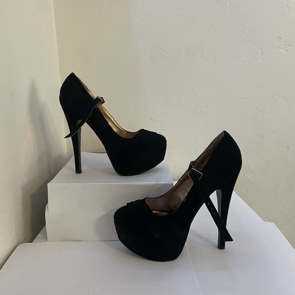 Black Pumps Heels (size: 6) Charlotte Russe (used) - Picture 3 of 4